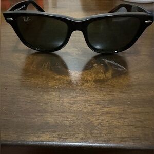 RayBan Sunglasses: Wayfarer RB 2140